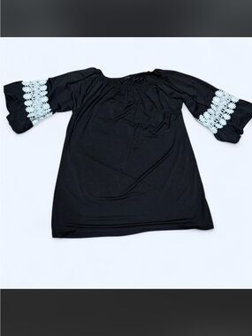 Woman’s win win Black Off-Shoulder Top with White Floral Lace Sleeve Detail XL